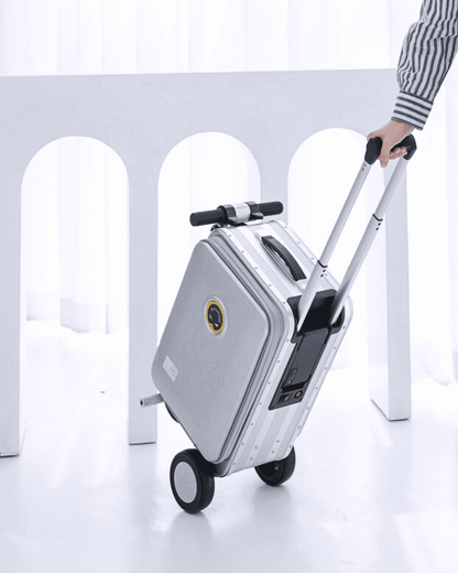 Airwheel_luggage_suitcase_scooter_smart_riding_electric_battery_SE3S_Llight_silver_gris_Valise_electrique_roulante_intelligente_hand